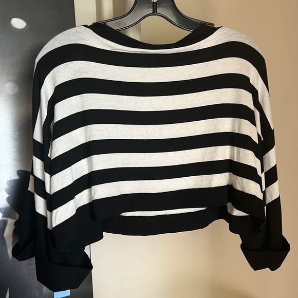 Crop Top• Black & White Striped Tee Shirt Style • Size Small • Cynthia Steffe • - Picture 4 of 4